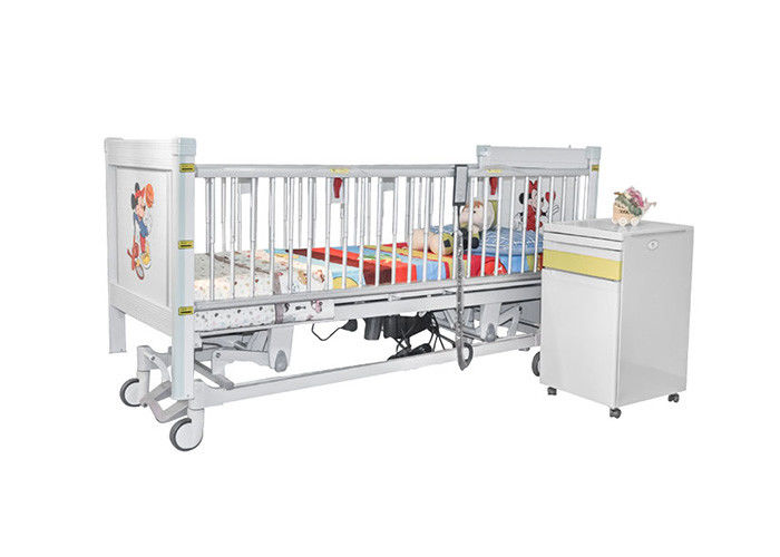 Πέντε ηλεκτρικά παιδιατρικά νοσοκομειακά κρεβάτια λειτουργίας με τα τηλεσκοπικά πλευρικά κιγκλιδώματα κραμάτων αργιλίου
